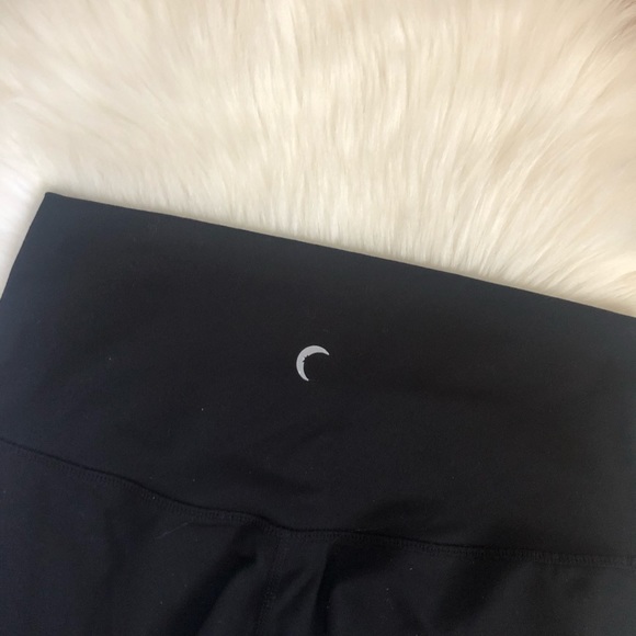 ZYIA Black Crops Leggings - Picture 5 of 7